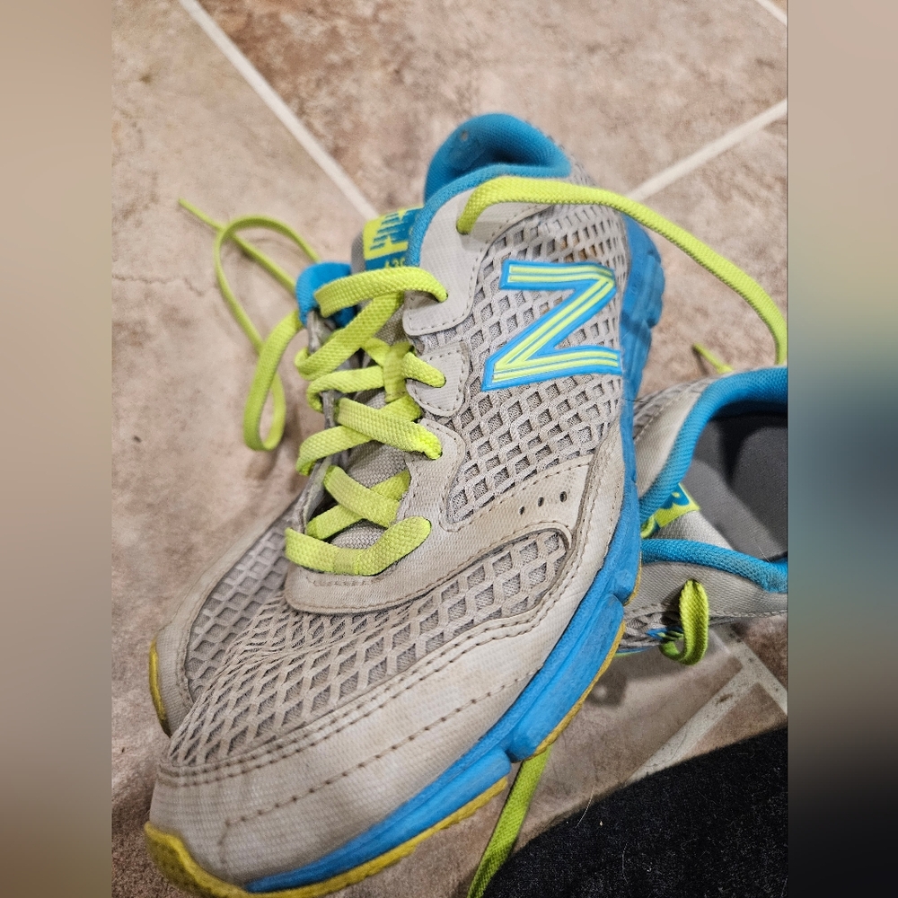New Balance shoes - Picture 9 of 16